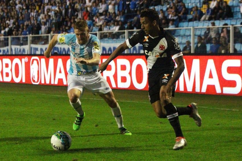 Time carioca venceu por 2 a 1 e chegou aos 36 pontos nesta quarta-feira