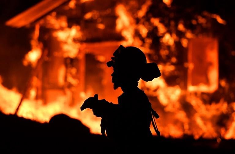 Inc&ecirc;ndio matou 23 pessoas e destruiu vin&iacute;colas