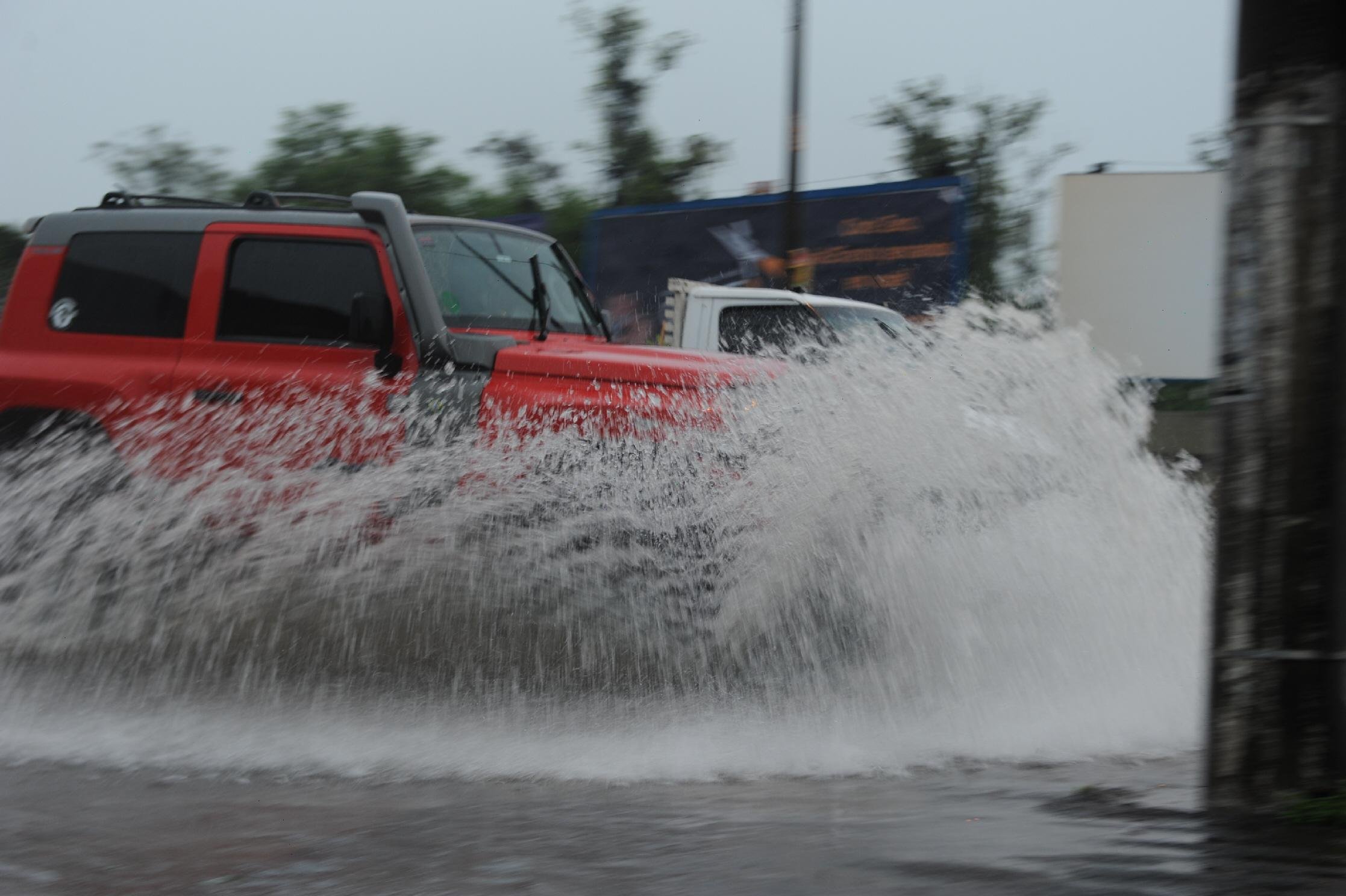 V&aacute;rios pontos ainda podem ter chuva forte, agravando estragos