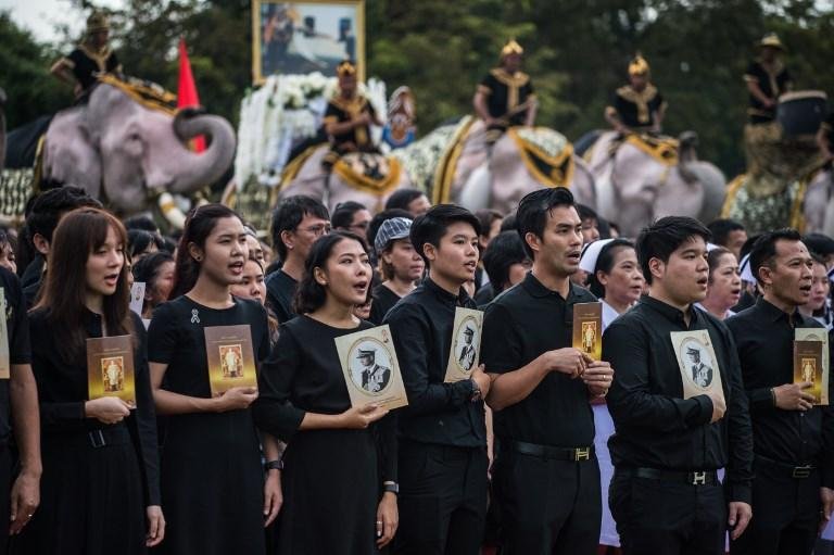 Tail&acirc;ndia se prepara para crema&ccedil;&atilde;o do rei Bhumibol 