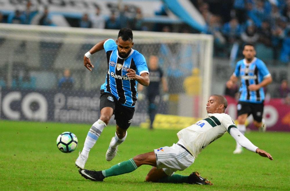 Fernandinho segue como titular contra o Coritiba