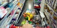 População de baixa renda voltou a consumir com queda no preço dos alimentos
