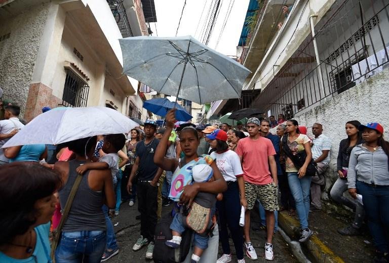 Movimento em frente a uma zona eleitoral no munic&iacute;pio de Sucre