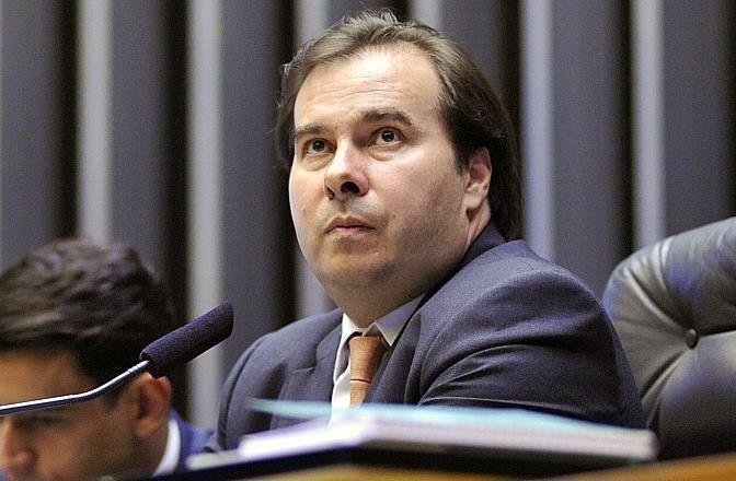Rodrigo Maia chama advogado de Temer de "incompetente"