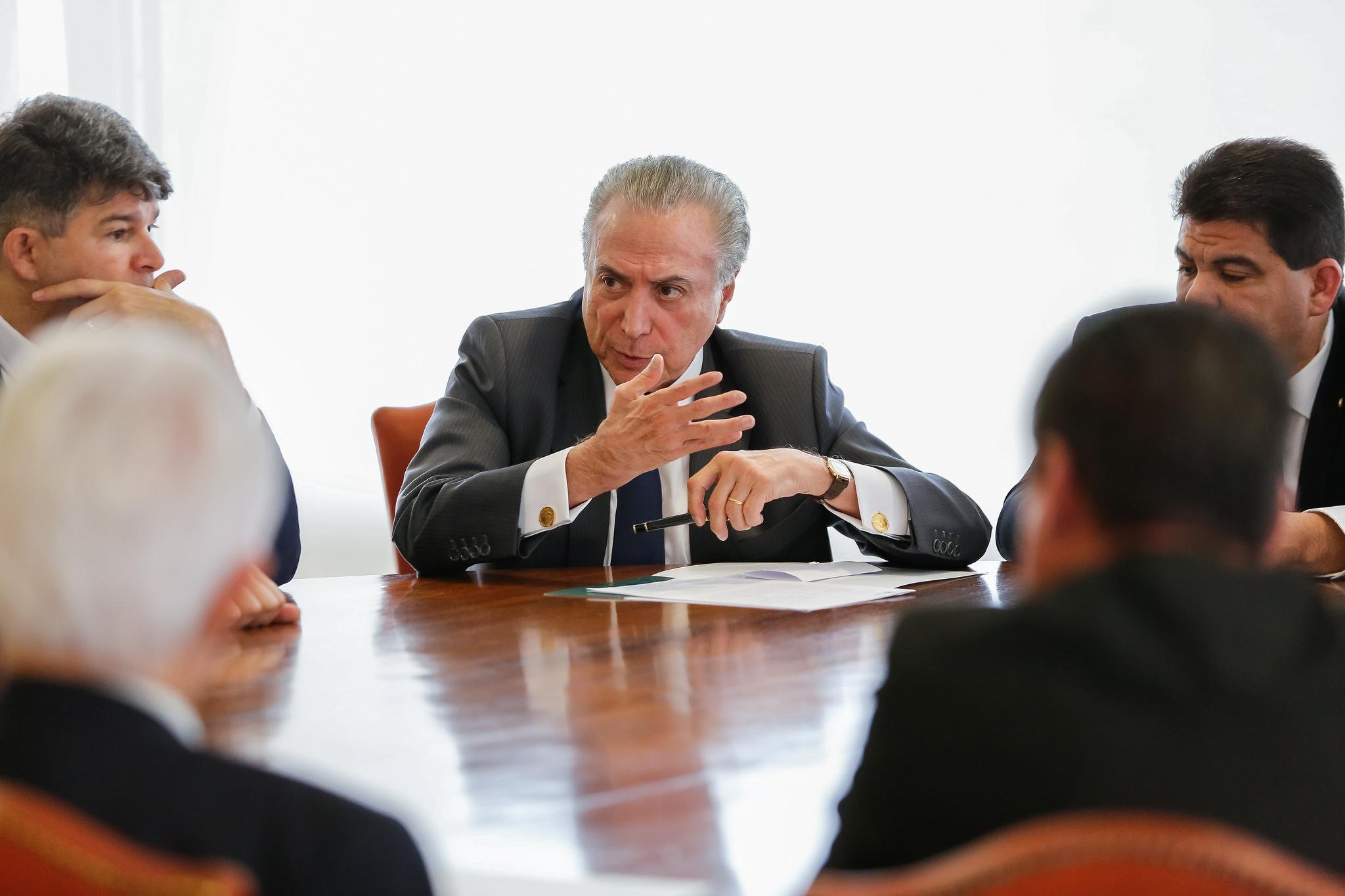 Em carta a parlamentares, Temer diz que &eacute; v&iacute;tima de conspira&ccedil;&atilde;o de gente inescrupulosa