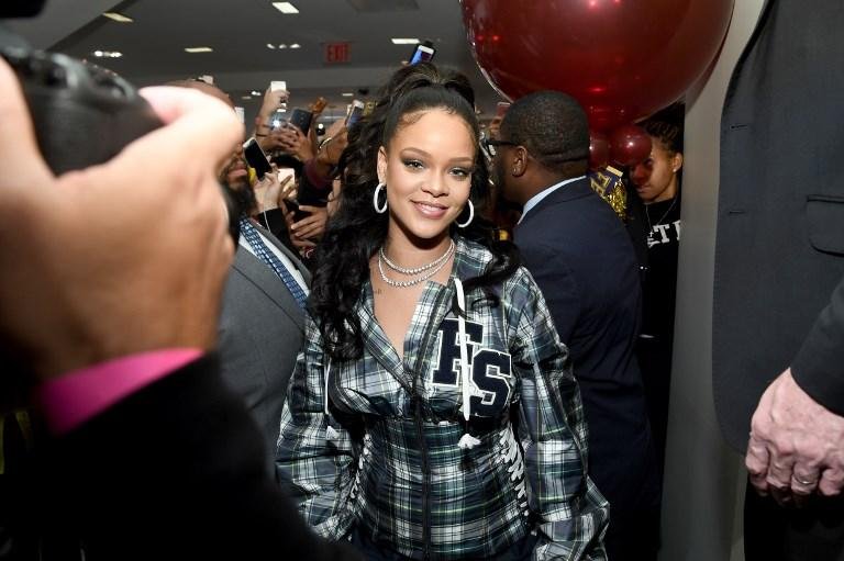 Rihanna sempre passa f&eacute;rias no pa&iacute;s