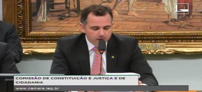 CCJ inicia sess&atilde;o que vai debater relat&oacute;rio da den&uacute;ncia contra Temer 