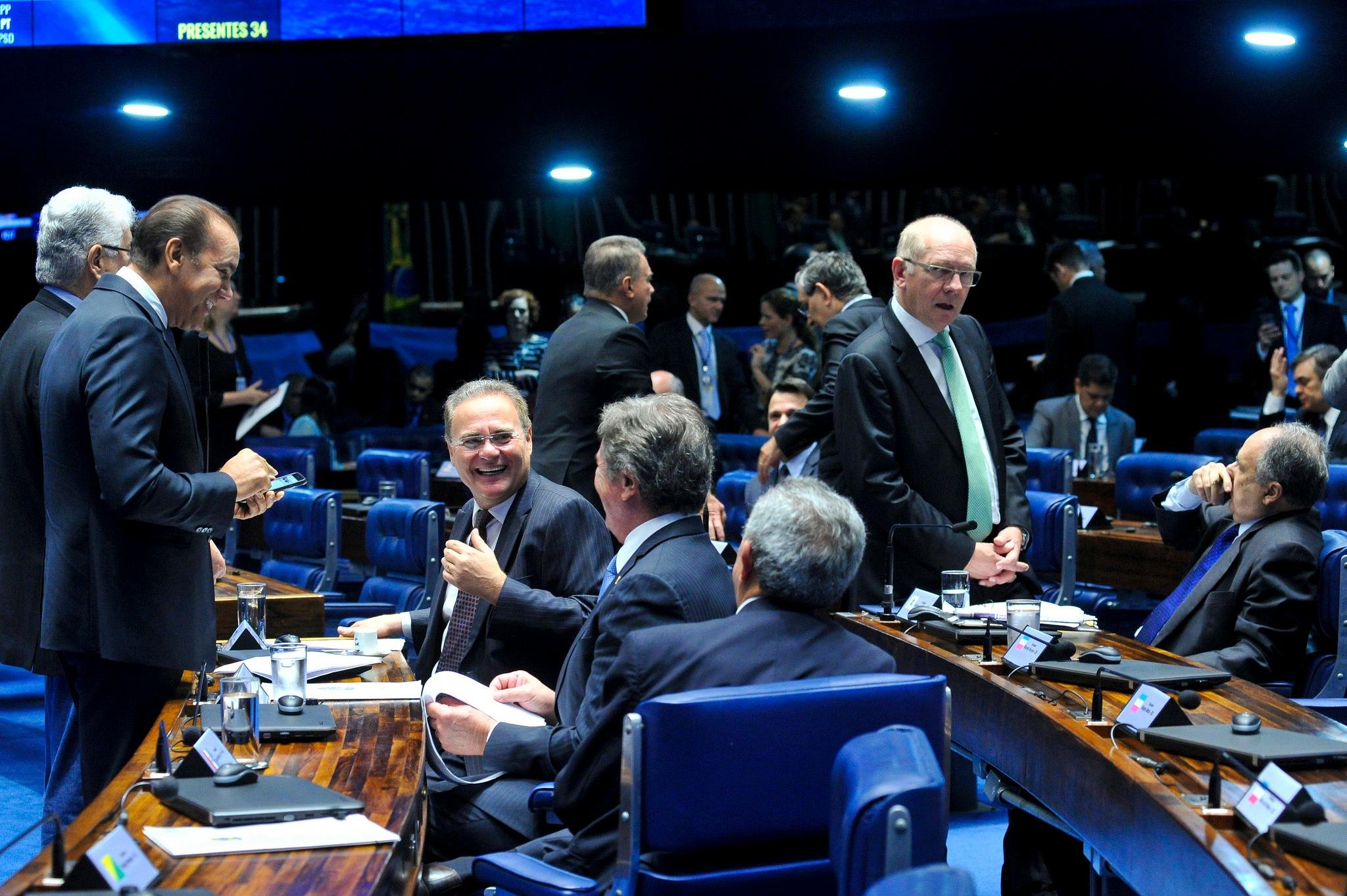Vota&ccedil;&atilde;o sobre destino de A&eacute;cio deve ser decidida ap&oacute;s reuni&atilde;o de l&iacute;deres