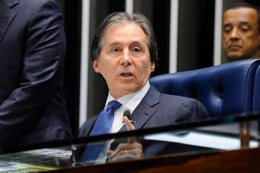 Eun&iacute;cio diz que vota&ccedil;&atilde;o ser&aacute; repetida se n&atilde;o houver ao menos 41 votos a favor ou contra 