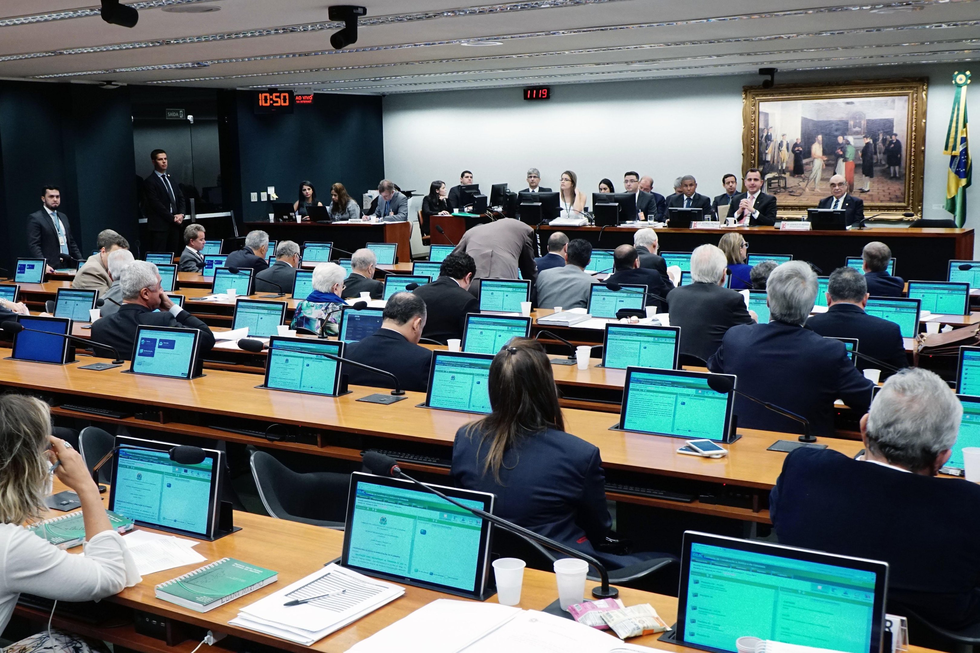 Nova reuni&atilde;o foi marcada para esta quarta-feira &agrave;s 10h