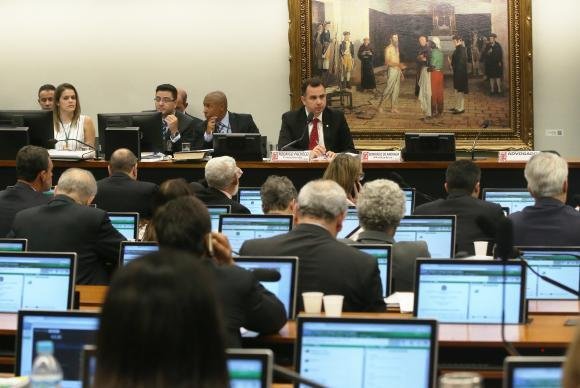 CCJ deve votar hoje parecer de den&uacute;ncia contra presidente Temer e ministros  Eliseu Padilha e Moreira Franco