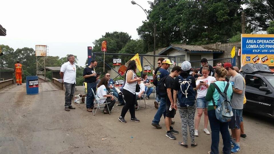 Municip&aacute;rios bloqueiam entrada de esta&ccedil;&otilde;es de transbordo de lixo em Porto Alegre
