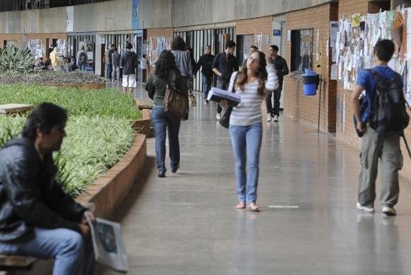 Maioria que conclui ensino superior ganha sal&aacute;rio abaixo de R$ 3 mil