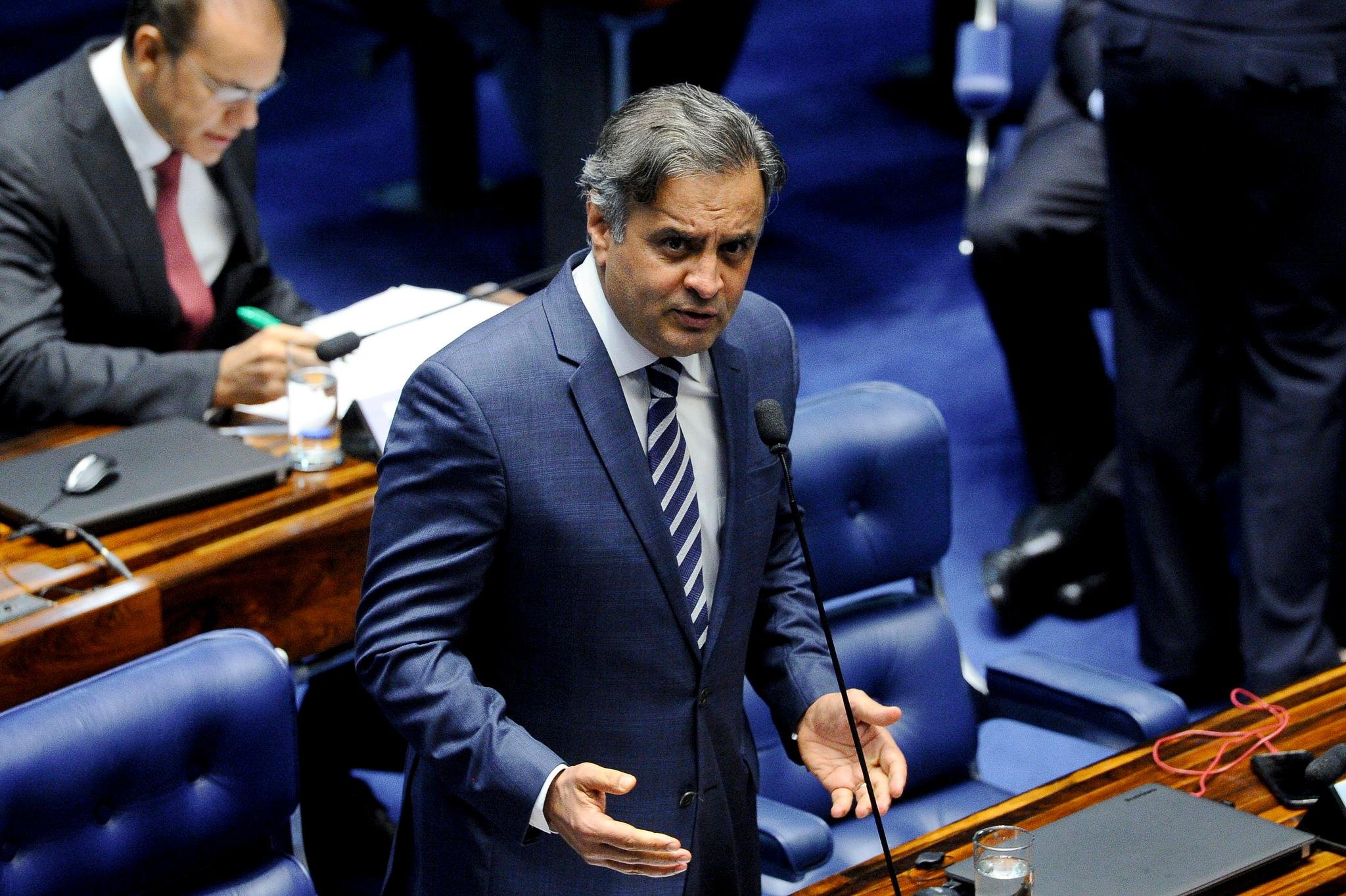 Ao discursar no plen&aacute;rio do Senado, o parlamentar disse que tem sido alvo "dos ataques mais vis"