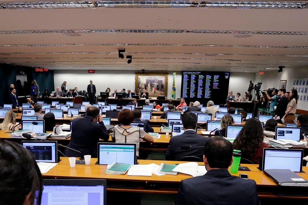CCJ aprova rejei&ccedil;&atilde;o da segunda den&uacute;ncia contra Temer 