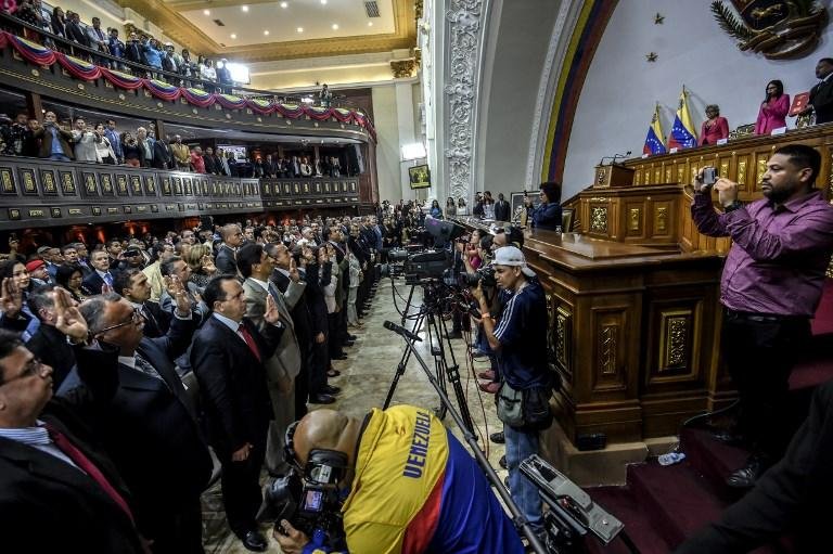 Assembleia n&atilde;o &eacute; reconhecida por opositores e por governos da Am&eacute;rica e Europa