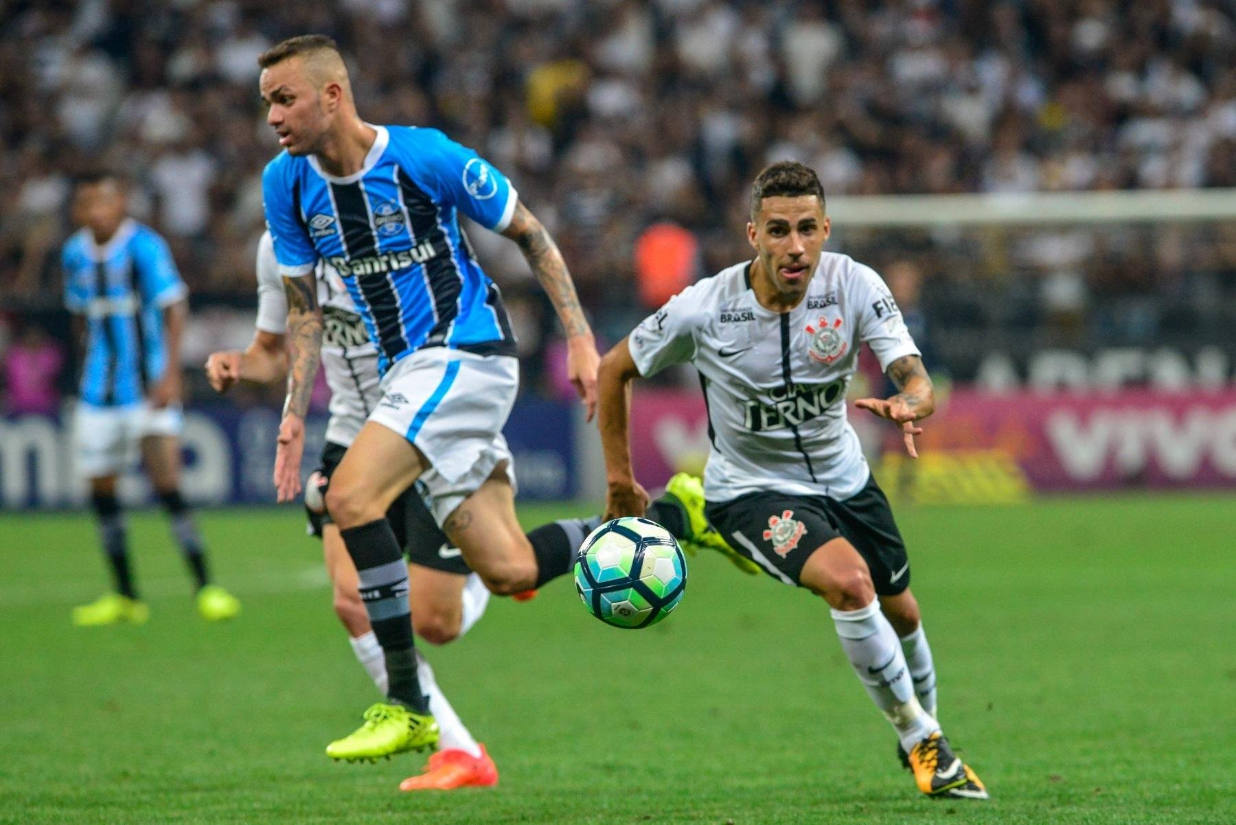 Luan comemorou a volta aos gramados