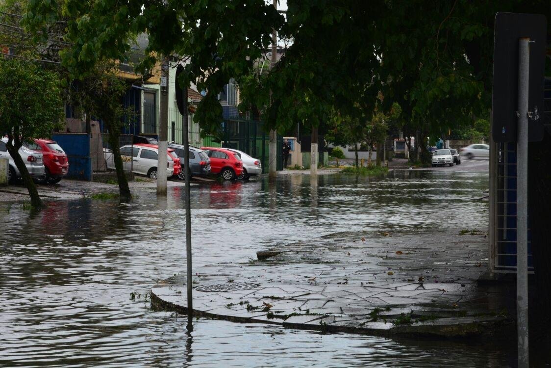 Em Porto Alegre, ao menos 40 pontos ficaram alagados devido &agrave;s chuvas