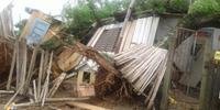 Ao menos 380 casas foram danificadas pelo temporal