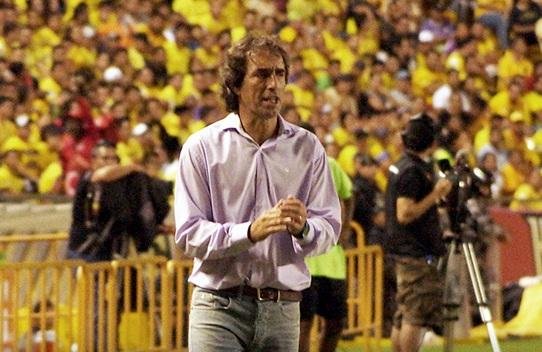 Guillermo Almada reclamou de arbitragem na derrota do Barcelona no Equatoriano