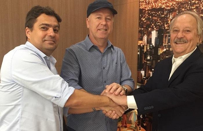 Mano Menezes renovou com Cruzeiro por duas temporadas