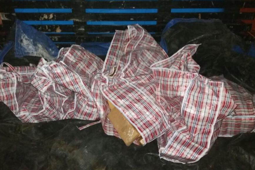 Testemunhas informaram que dois indiv&iacute;duos fugiram do ve&iacute;culo, na BR 116 em Pedro Os&oacute;rio
