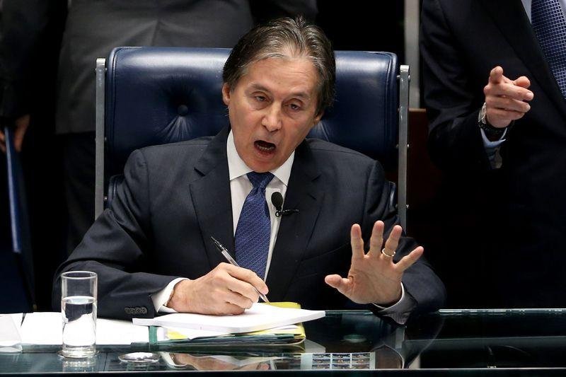 Eun&iacute;cio afirma que pode votar em Lula em 2018