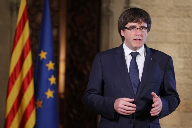 L&iacute;der separatista fez seu pronunciamento em catal&atilde;o, em espanhol e em ingl&ecirc;s