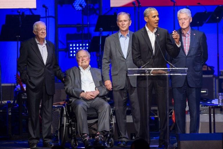 Como ex-presidentes, queremos ajudar nossos compatriotas americanos a come&ccedil;ar a se recuperar", disse Obama