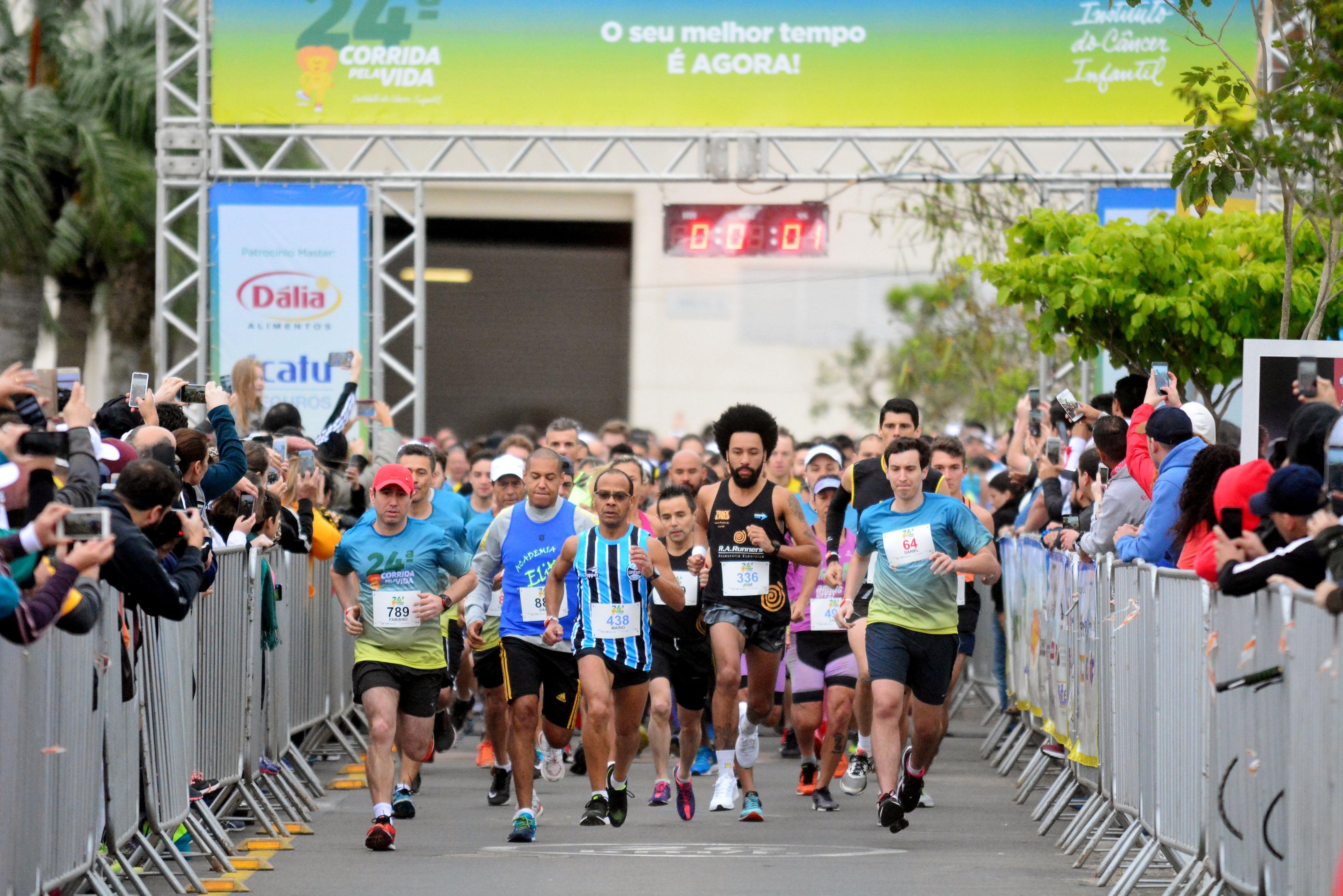 Mais de mil pessoas participam da Corrida Pela Vida, do Instituto do C&acirc;ncer Infantil