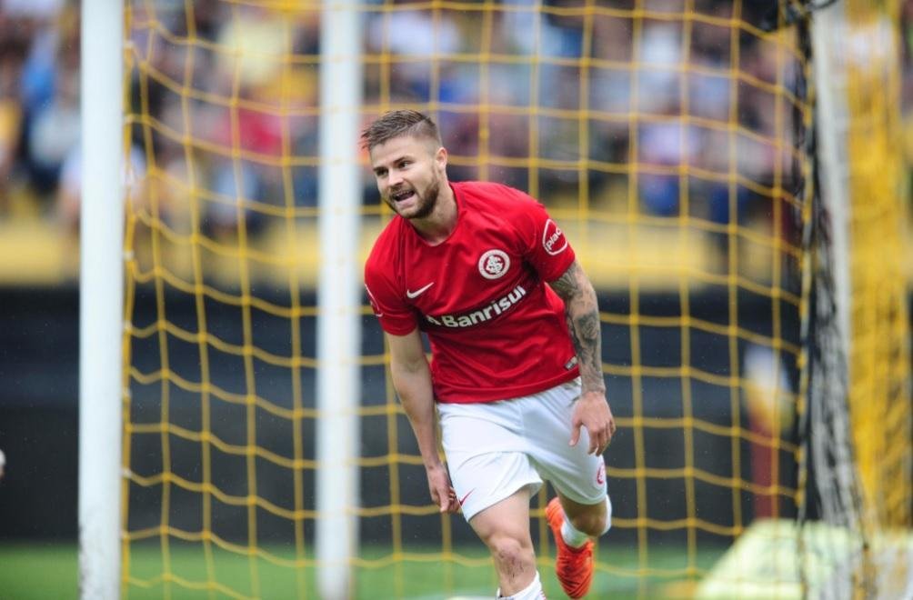 Eduardo Sasha marcou o primeiro gol da vit&oacute;ria