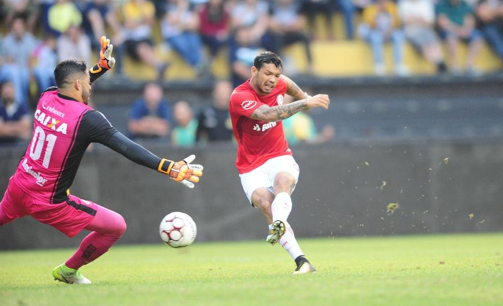 Carlos entrou no segundo tempo e marcou o gol no primeiro lance que participou