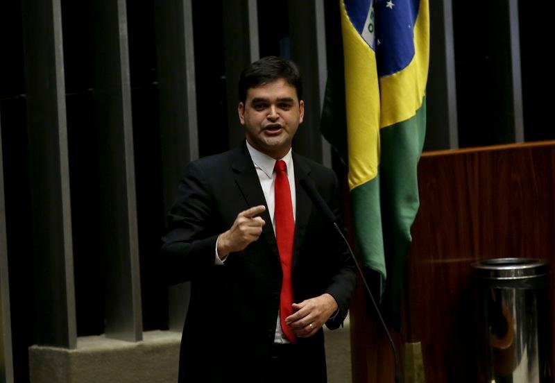 Deputado do PCdoB vai pedir voto separado de den&uacute;ncia contra Temer e ministros