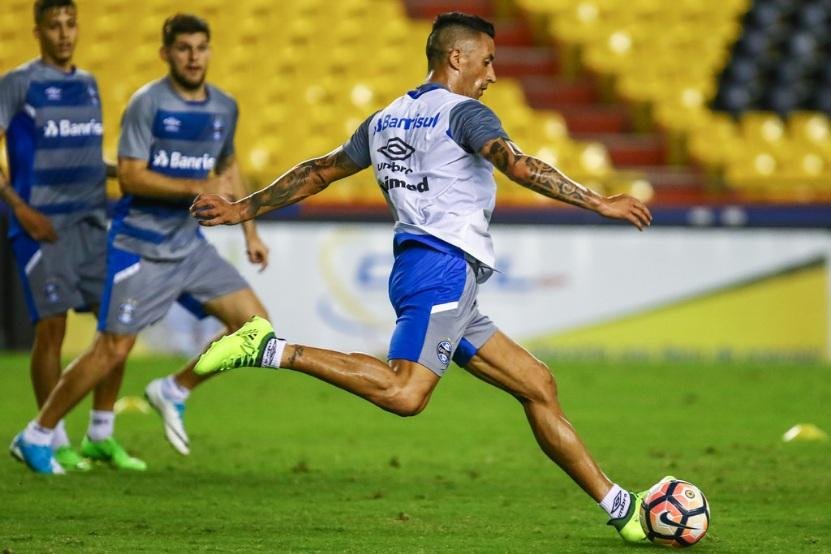 Centroavante alerta para velocidade do Barcelona antes da semifinal da Libertadores