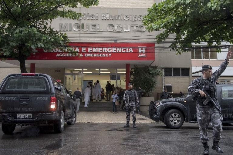 Vers&atilde;o de policiais entra em conflito com depoimento de testemunhas que estavam no carro
