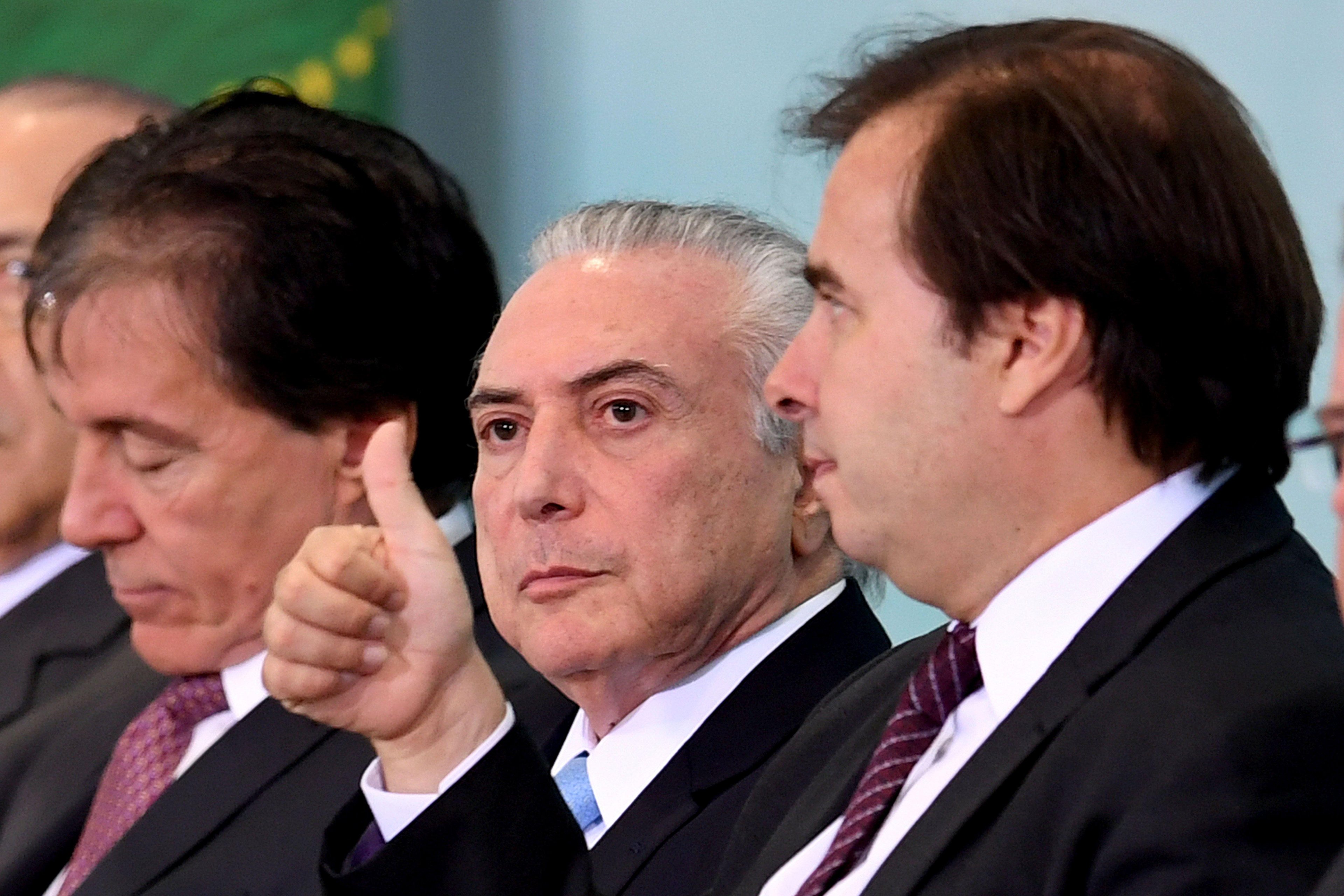 L&iacute;deres da oposi&ccedil;&atilde;o tinham anunciado que Rodrigo Maia tinha se comprometido a liberar local para manifestantes