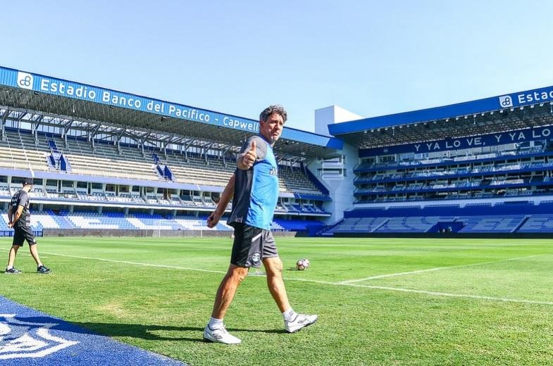 T&eacute;cnico comemorou "recuperar todo mundo" e garantiu que Gr&ecirc;mio "n&atilde;o vai deixar de jogar"