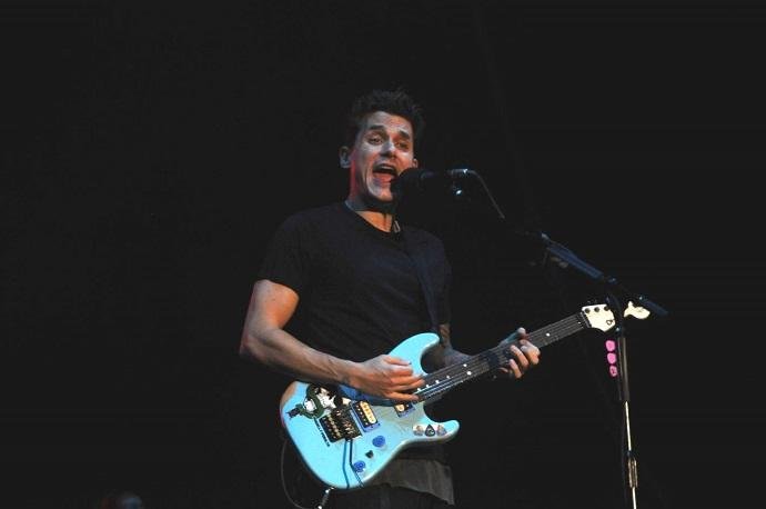 Cantor e guitarrista se apresentou por quase duas horas no Anfiteatro Beira-Rio 