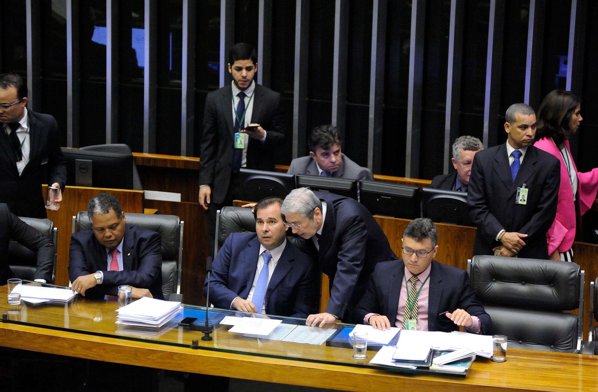 Para vota&ccedil;&atilde;o s&atilde;o necess&aacute;rios pelo menos 342 parlamentares registrados no painel do plen&aacute;rio