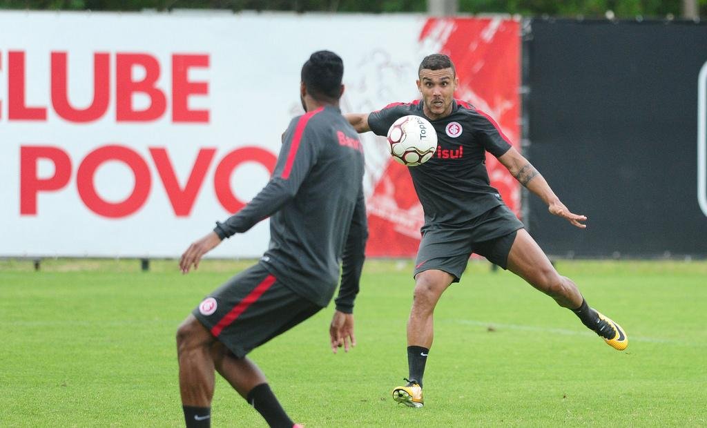 Pottker comemorou a manuten&ccedil;&atilde;o de um atacante que prenda a bola no ataque