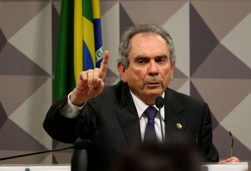 Raimundo Lira afirmou que estado de sa&uacute;de de Michel Temer n&atilde;o &eacute; grave