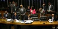 Câmara começa votação de denúncia contra Temer e ministros