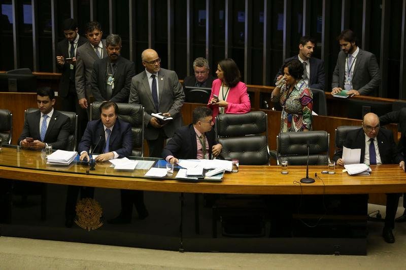 C&acirc;mara come&ccedil;a vota&ccedil;&atilde;o de den&uacute;ncia contra Temer e ministros