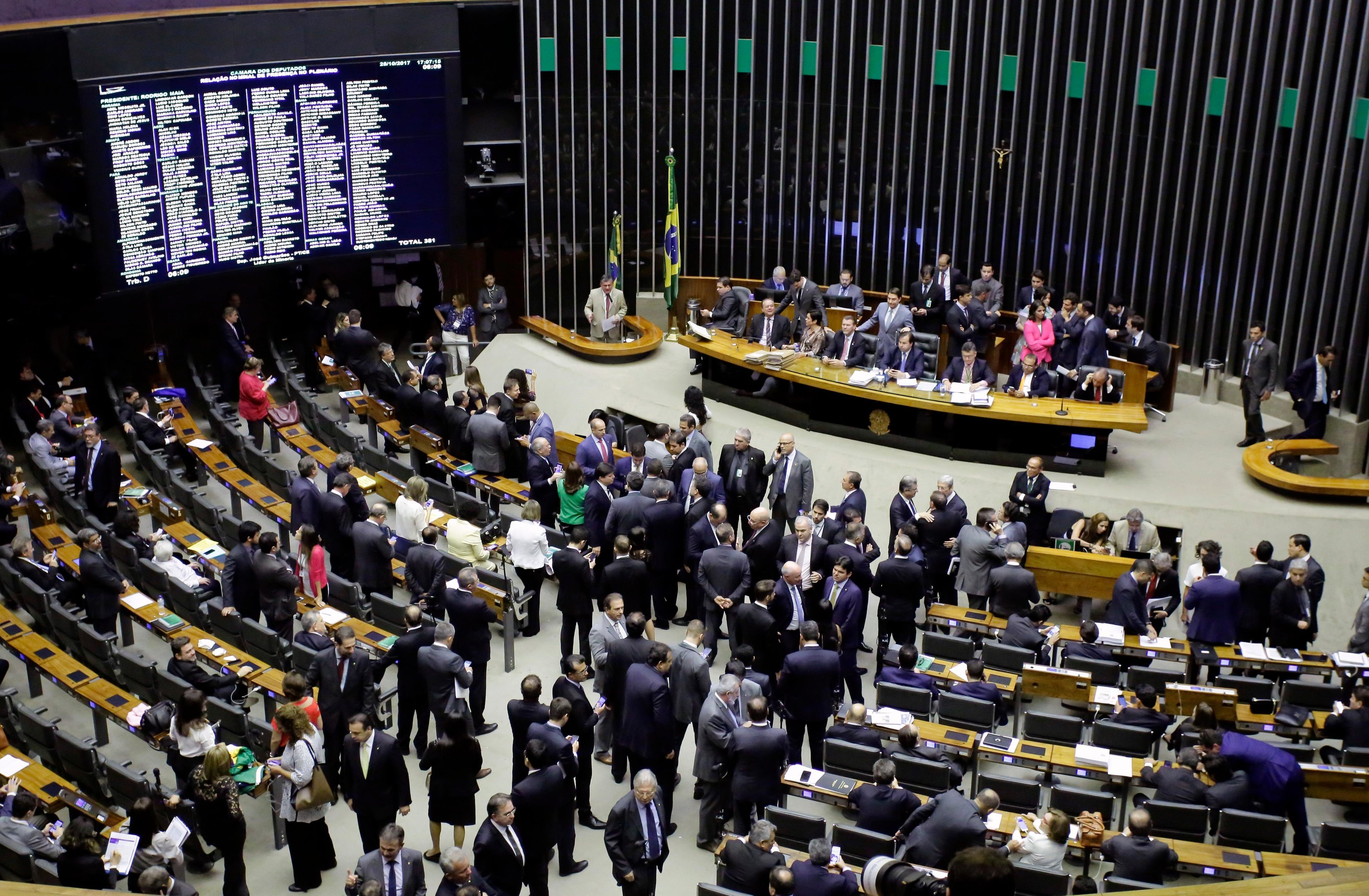 Maioria da bancada ga&uacute;cha vota pelo prosseguimento da den&uacute;ncia contra Temer