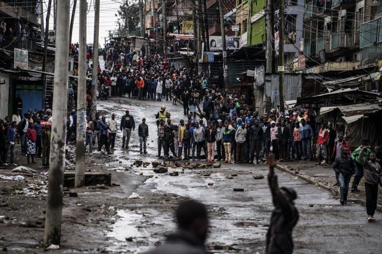 Pol&iacute;cia conteve manifestantes na capital e arredores