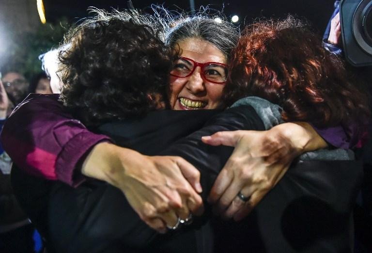 Ativistas pr&oacute;-direitos humanos s&atilde;o libertados na Turquia