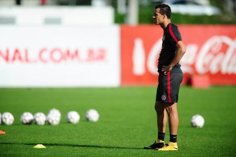 Treino tem retorno de Dami&atilde;o e repeti&ccedil;&atilde;o da defesa 