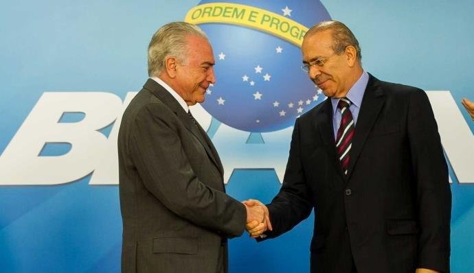 Projeto de lei de governan&ccedil;a est&aacute; pronto, afirma Padilha