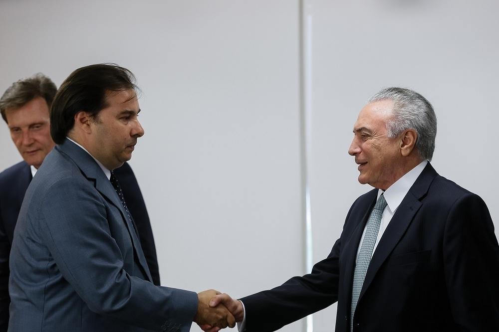 Temer libera recursos da Caixa para o Rio de Janeiro, ber&ccedil;o pol&iacute;tico de Rodrigo Maia