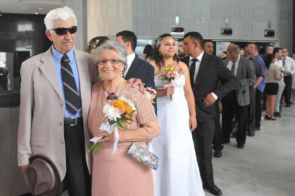 Juntos h&aacute; 15 anos, Maria Selau Borges, 79, e Jo&atilde;o Batista Rocha, 89 se casaram nesta quinta